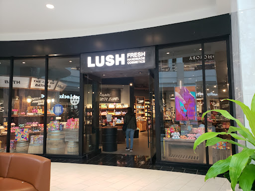 Cosmetics Store «LUSH Fresh Handmade Cosmetics», reviews and photos, 160 N Gulph Rd #1632, King of Prussia, PA 19406, USA