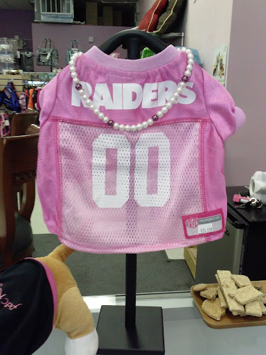 Pet Supply Store «Haute Dogs Boutique & Barkery», reviews and photos, 507 Georgia St, Vallejo, CA 94590, USA