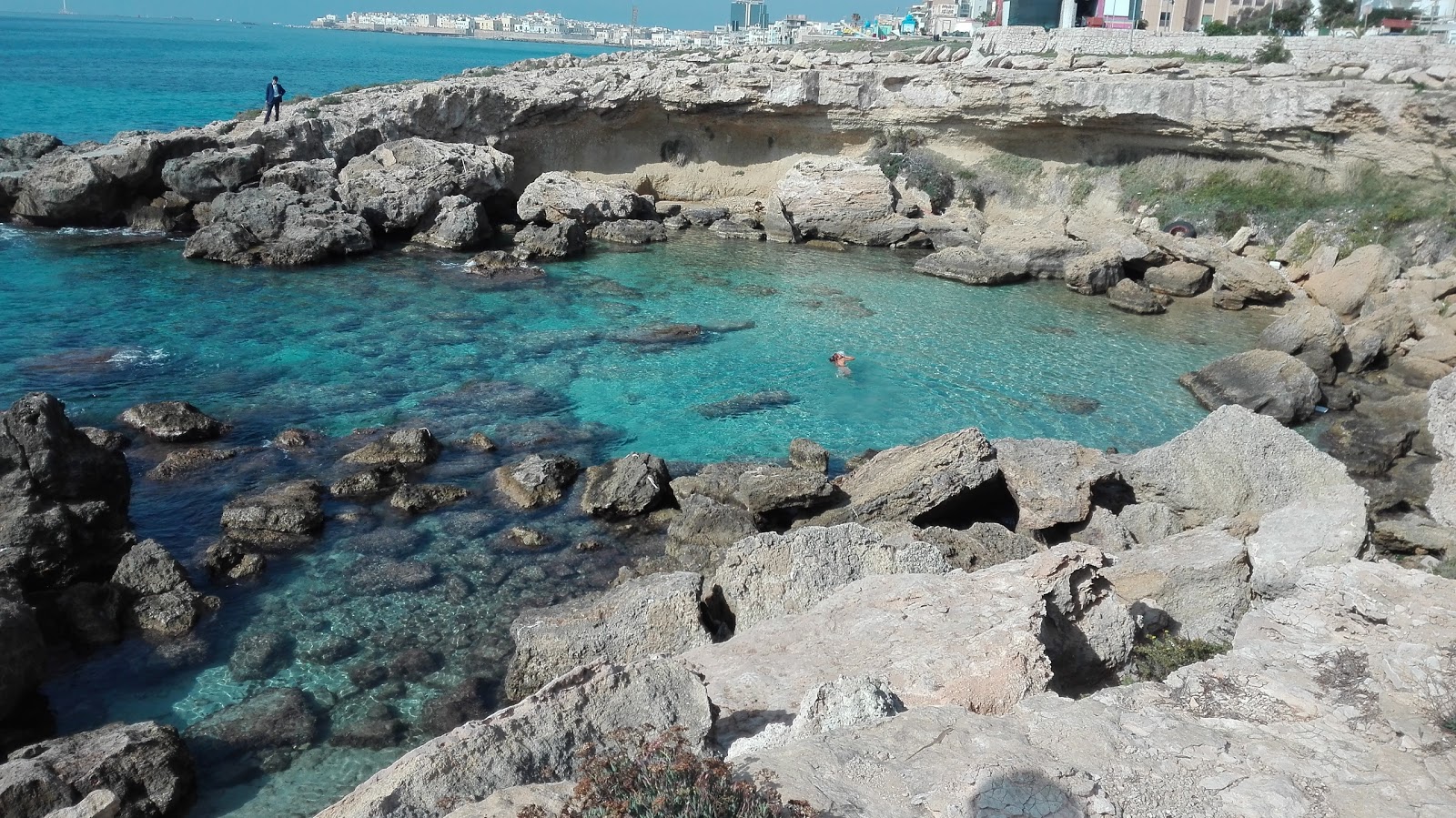 Grotta del Diavolo'in fotoğrafı beton kapak yüzey ile