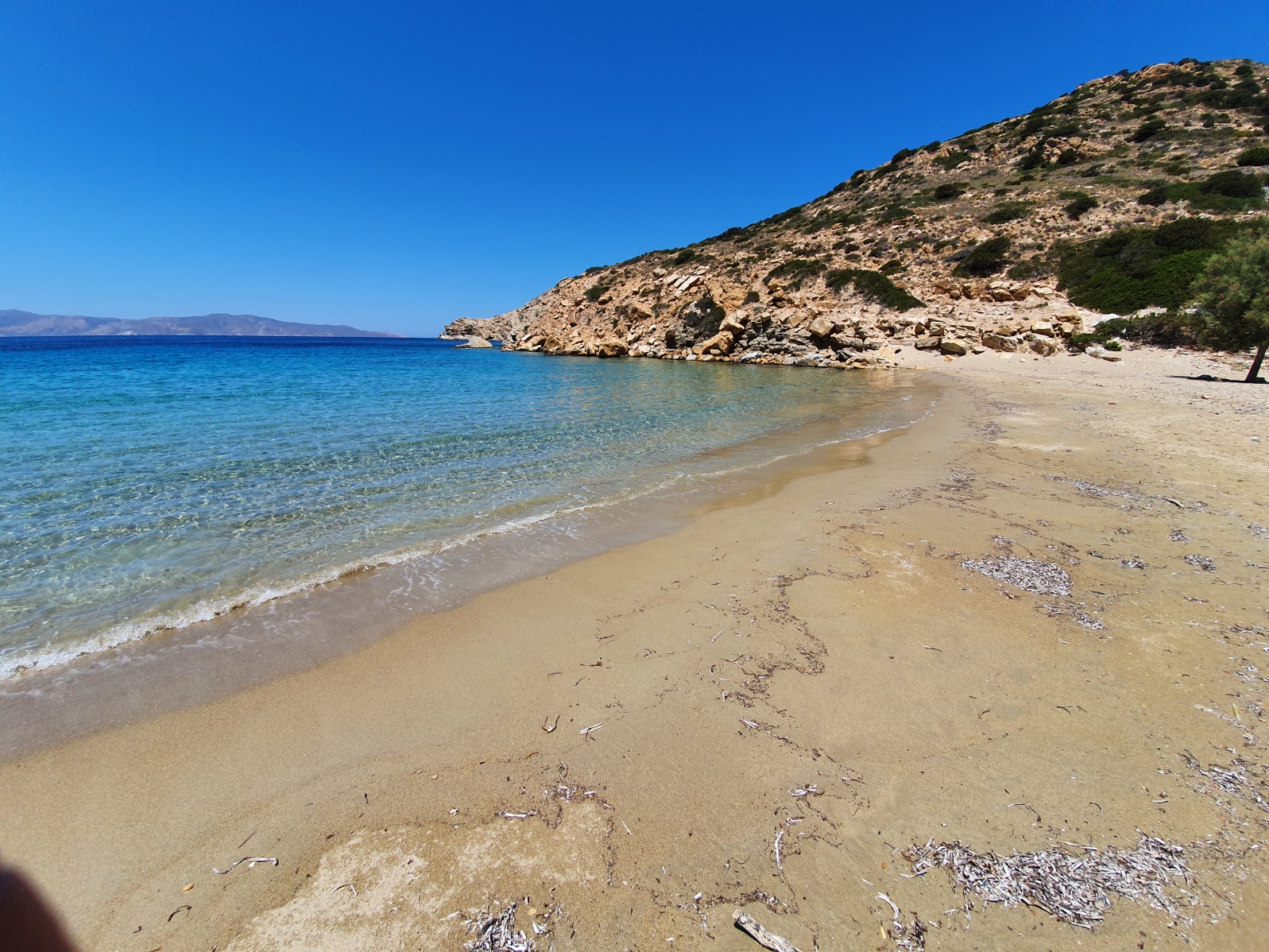 Foto de Praia de Alimia com meios de comunicação nível de limpeza