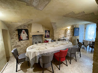 Atmosphère du Restaurant français L'AMPHITRYON à Castillon-du-Gard - n°1