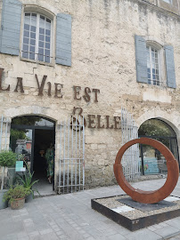 La Vie est Belle rue de la Fontaine du Restaurant Bistrot le 5 à Ménerbes - n°1