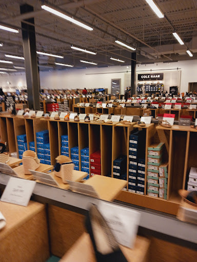 Shoe Store «DSW Designer Shoe Warehouse», reviews and photos, 6971 Grand Ave, Gurnee, IL 60031, USA