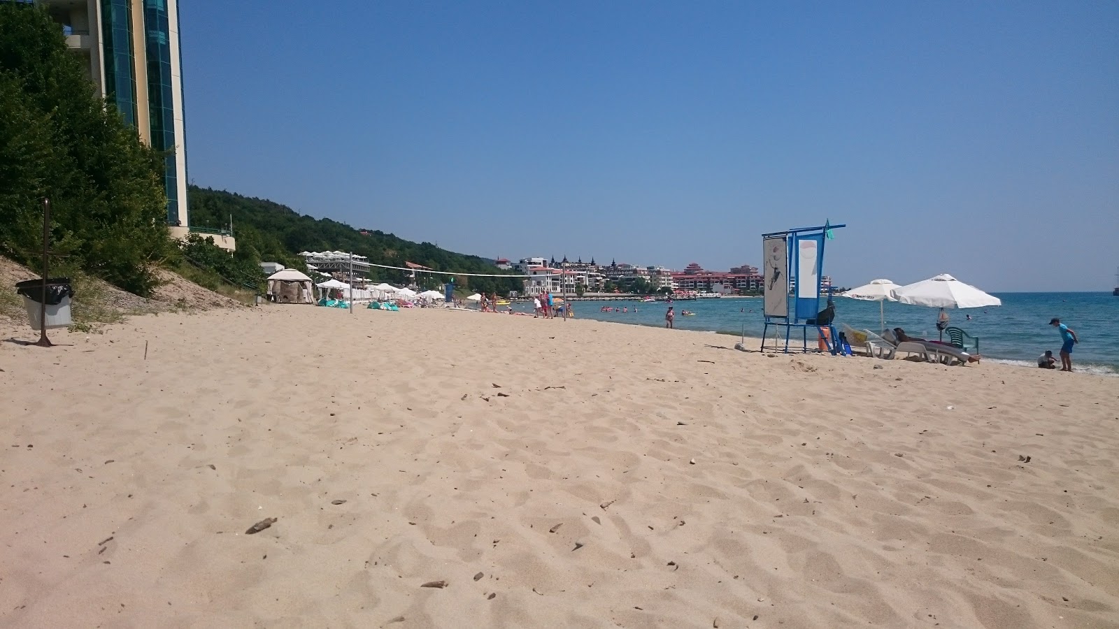 Foto av Paradise beach omgiven av klippor