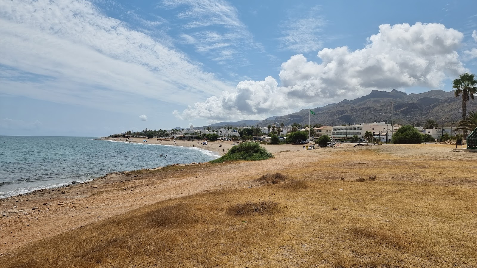 Foto di Playa de Mojacar con una superficie del sabbia marrone