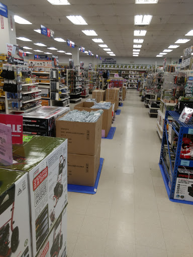Hardware Store «Harbor Freight Tools», reviews and photos, 3709 Farmington Dr, Greensboro, NC 27407, USA
