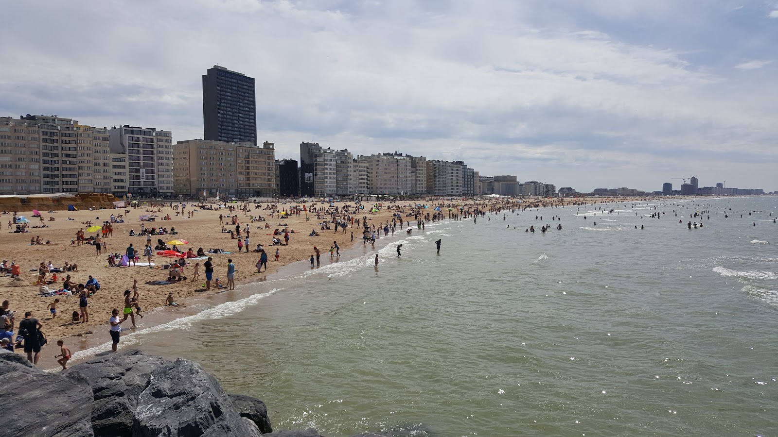Fotografie cu Plaja din Oostende - locul popular printre cunoscătorii de relaxare
