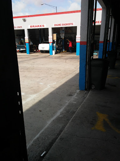 Tire Shop «Smalleys Tire & Auto Repair», reviews and photos, 1001 W Sunrise Blvd, Fort Lauderdale, FL 33311, USA