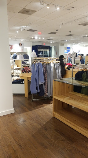 Clothing Store «Gap», reviews and photos, 1340 W Boston Post Rd, Larchmont, NY 10538, USA