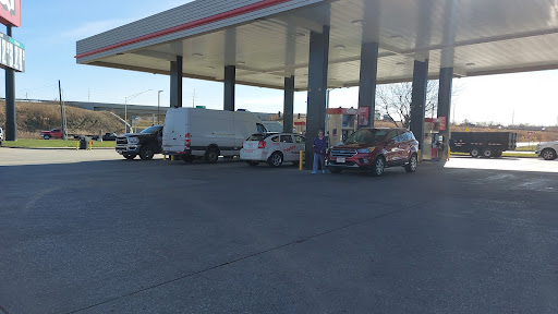 Gas Station «QuikTrip», reviews and photos, 8600 Pleasant Valley Rd, Pleasant Valley, MO 64068, USA