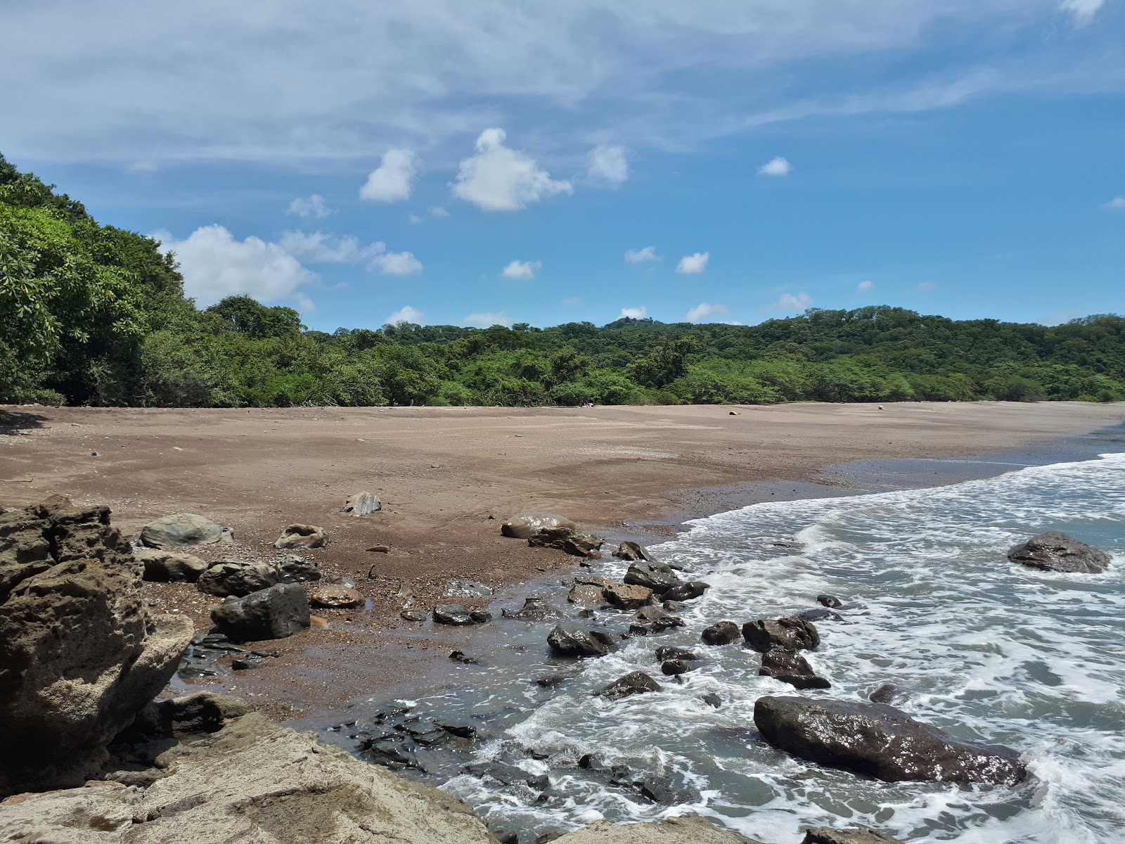 Φωτογραφία του Playa Escameca με φωτεινή άμμος επιφάνεια
