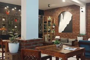 Cafe & Dine image
