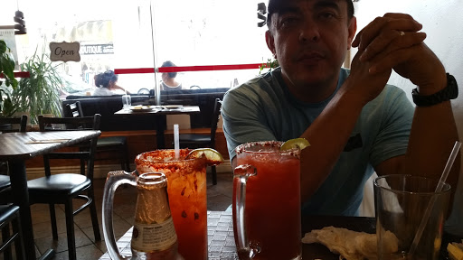 Fine Dining Restaurant «Bailey Street Kitchen», reviews and photos, 13010 Bailey St, Whittier, CA 90601, USA