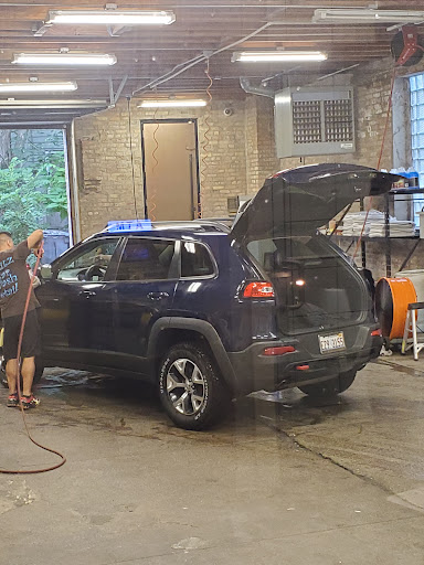 Car Wash «Glitz Car Wash», reviews and photos, 2511 W Augusta Blvd, Chicago, IL 60622, USA
