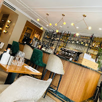 Atmosphère du Restaurant français La place Longchamp à Paris - n°1