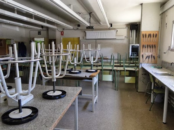 Institut dEducació Secundria María Rúbies