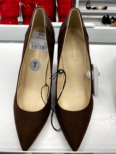 Clothing Store «Ross Dress for Less», reviews and photos, 701 N Milwaukee Ave, Vernon Hills, IL 60061, USA