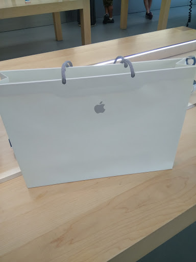 Computer Store «Apple Walnut Street», reviews and photos, 1607 Walnut St, Philadelphia, PA 19103, USA