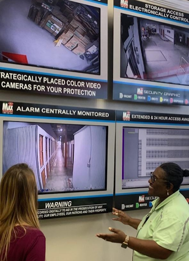 Truck Rental Agency «U-Haul Moving & Storage of West Tampa», reviews and photos, 4406 W Hillsborough Ave, Tampa, FL 33614, USA