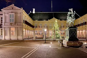 Noordeinde Palace image