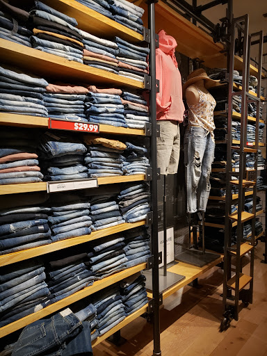 Clothing Store «AEO & Aerie Store», reviews and photos, 9767 SW Washington Square Rd, Tigard, OR 97223, USA
