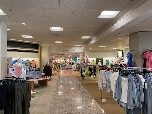 Shopping Mall «Kenwood Towne Centre», reviews and photos, 7875 Montgomery Rd, Cincinnati, OH 45236, USA