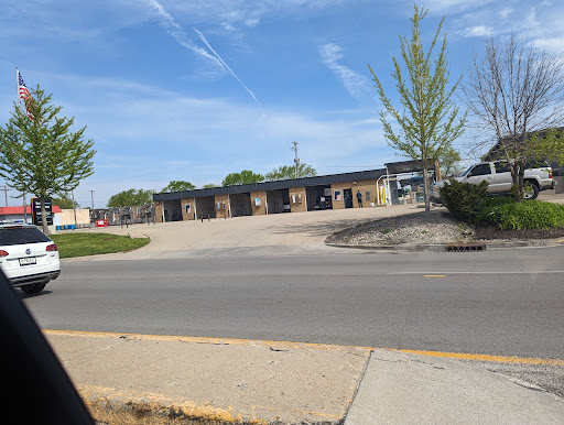 Bob's House of Gold LaserWash Car Wash en West Lafayette