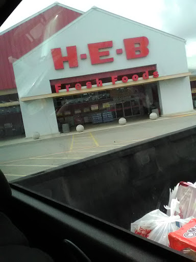 Grocery Store «H-E-B Grocery», reviews and photos, 225 I-35, Pearsall, TX 78061, USA