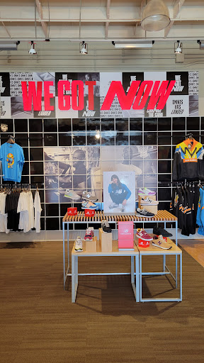 Shoe Store «New Balance», reviews and photos, 270 S Arroyo Pkwy, Pasadena, CA 91105, USA