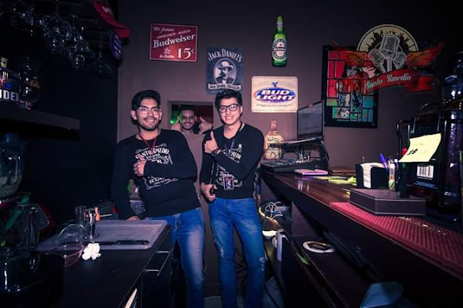 SantoRmedio Bar/Karaoke/Discotec - Pub