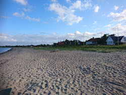 Holl Beach'in fotoğrafı - rahatlamayı sevenler arasında popüler bir yer