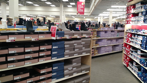 Shoe Store «Famous Footwear», reviews and photos, 1665 Olentangy River Rd, Columbus, OH 43212, USA