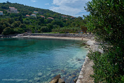 Molunat beach'in fotoğrafı küçük koy ile birlikte
