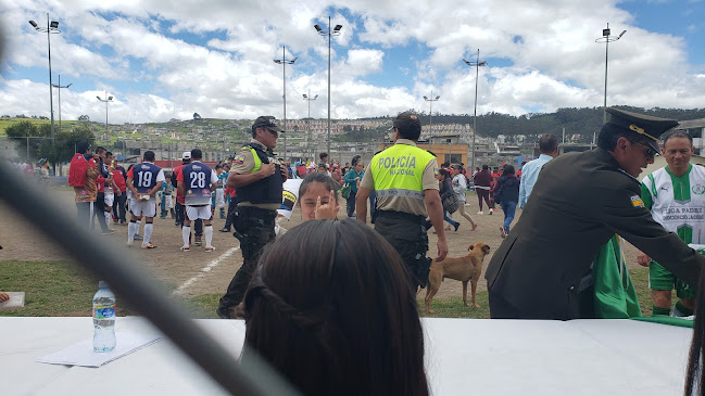 Opiniones de Liga Barrial Venecia 2 en Quito - Campo de fútbol