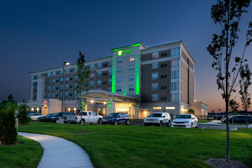 Holiday Inn & Suites Farmington Hills - Detroit NW, an IHG Hotel