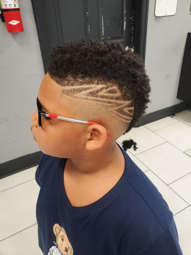 Barber Shop «In & Out 2 Barbershop & Salon», reviews and photos, 2147 E Semoran Blvd, Apopka, FL 32703, USA