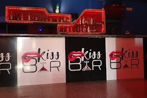 Kiss Bar image