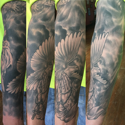 Tattoo Shop «Moth Studio», reviews and photos, 428 W Commercial St, Springfield, MO 65803, USA