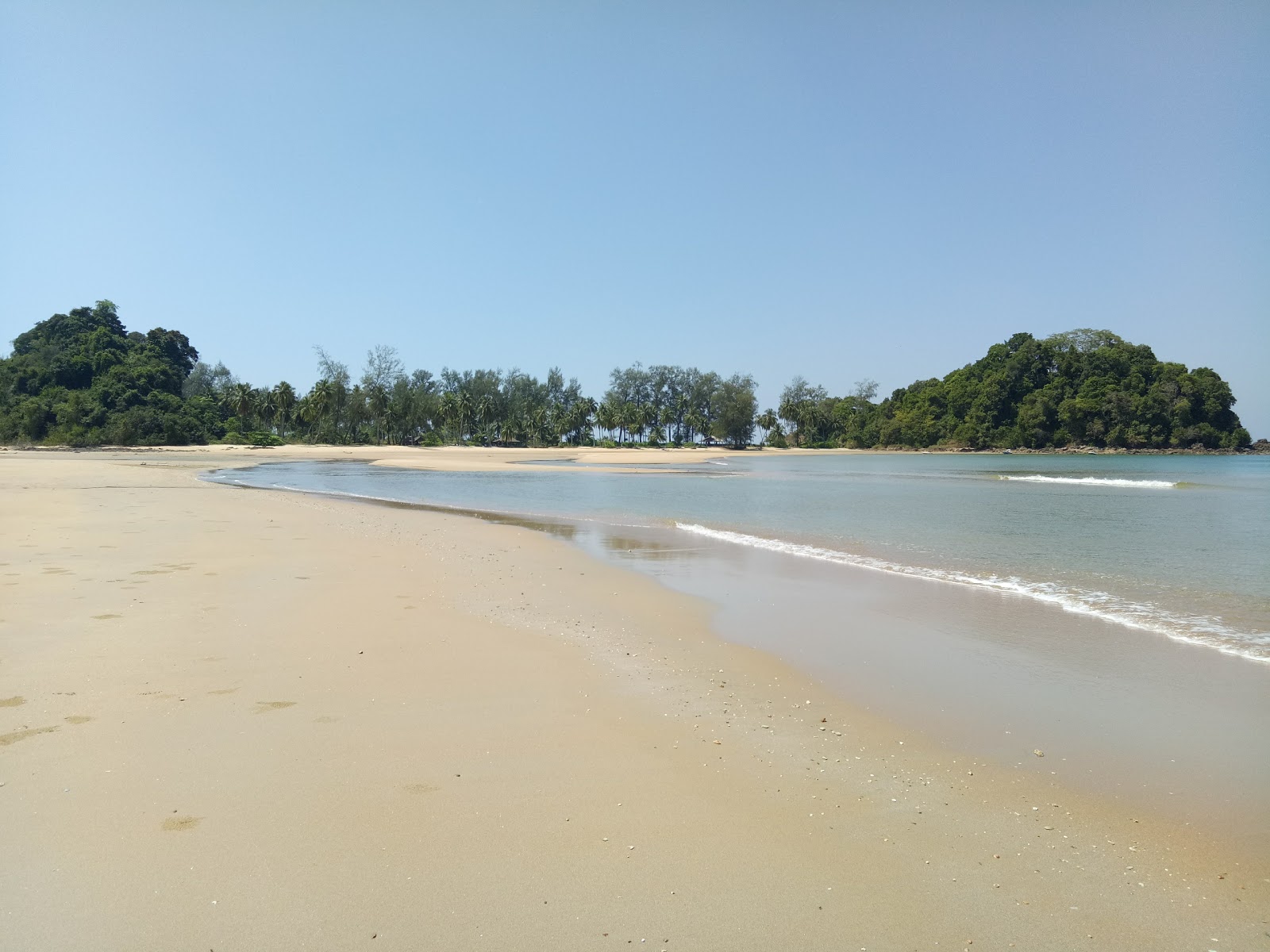 Foto van Phrathong Beach gelegen in een natuurlijk gebied