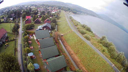 Wodnik Kamping Noclegi Domki letniskowe nad jeziorem i w górach noclegi w Beskidach nad jeziorem żywieckim