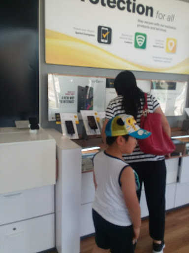 Cell Phone Store «Sprint Store», reviews and photos, 15010 Fort St, Southgate, MI 48195, USA
