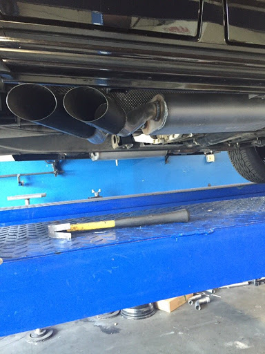 Muffler Technician image