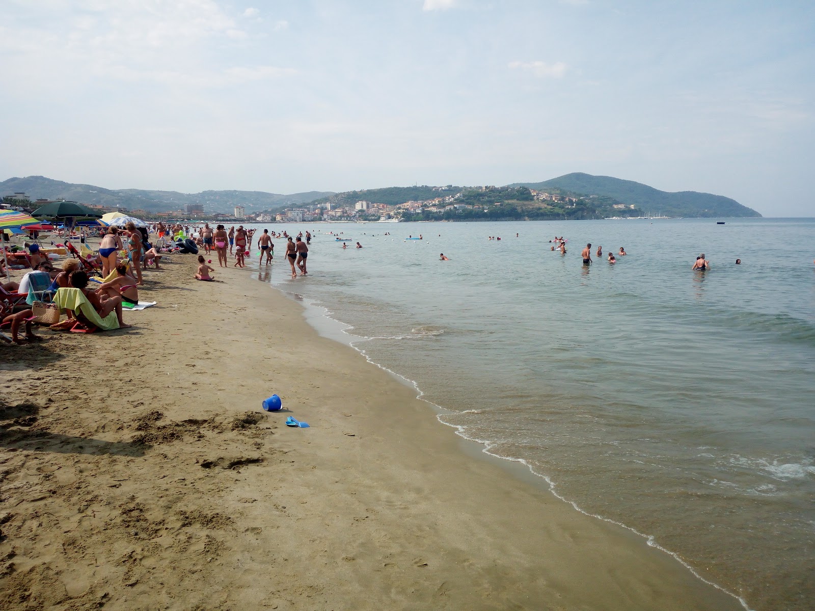 Foto de Playas de Agropoli con agua azul superficie