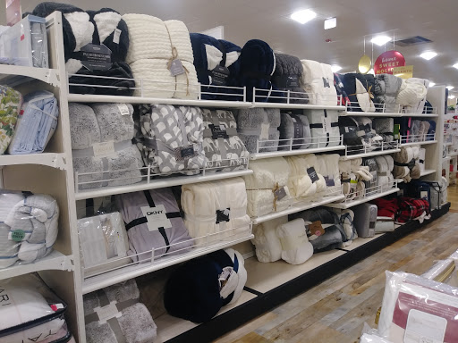 Department Store «HomeGoods», reviews and photos, 11100 W Burleigh St #140, Wauwatosa, WI 53222, USA