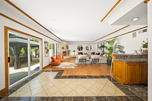 Lan Gloria Xiao, Realtor, DRE 01937896, REMAX ELITE REALTY image