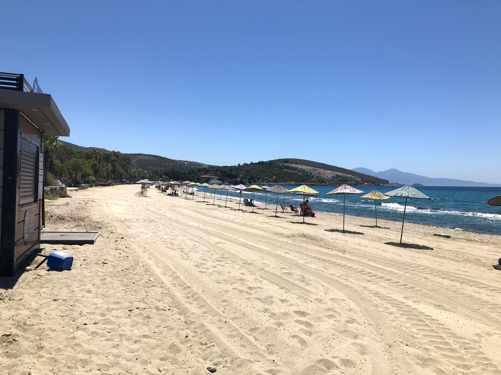 Fotografija Pigale Plaža z svetel pesek površino