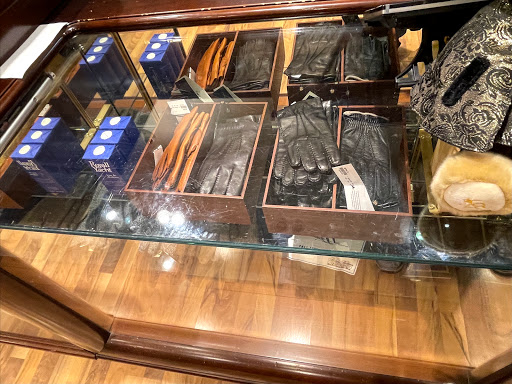 Clothing Store «Brooks Brothers», reviews and photos, 445 W Farms Mall, Farmington, CT 06032, USA