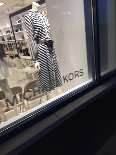 Fashion Accessories Store «Michael Kors», reviews and photos, 1 Outlet Blvd #400, Wrentham, MA 02093, USA