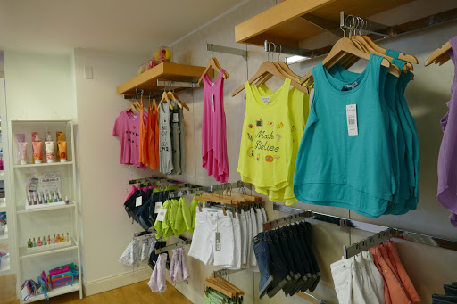 Sporting Goods Store «Darien Sport Shop», reviews and photos, 1127 Post Rd, Darien, CT 06820, USA