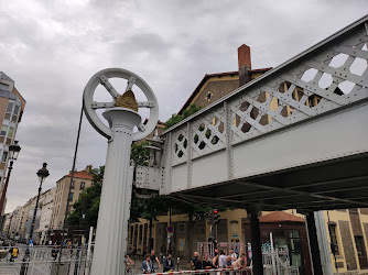 Unique pont levant de Paris